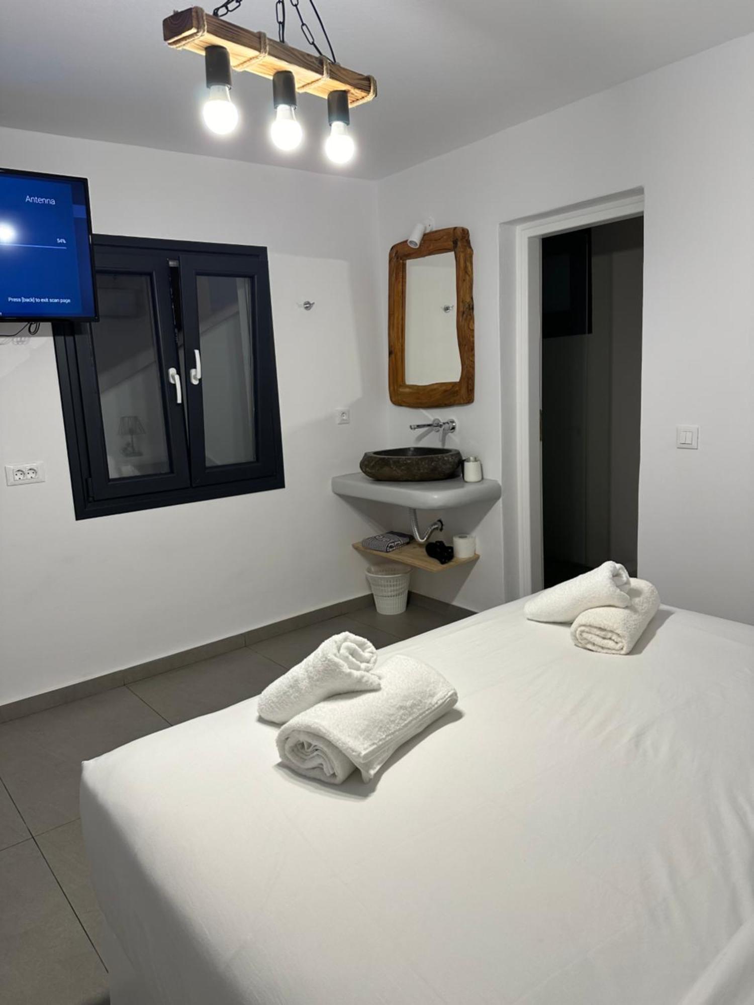 טורלוס The Coast Suites מראה חיצוני תמונה