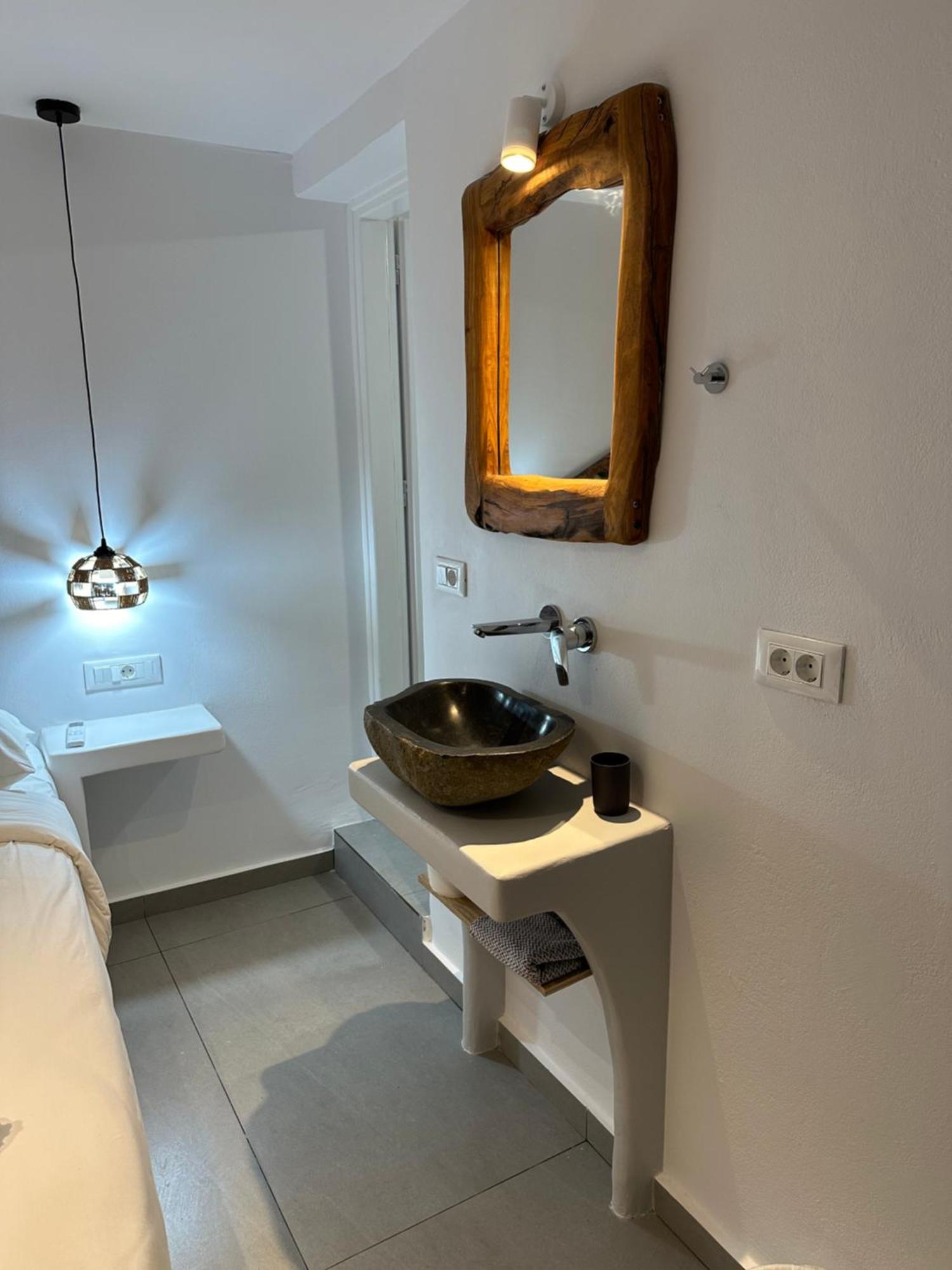 טורלוס The Coast Suites מראה חיצוני תמונה
